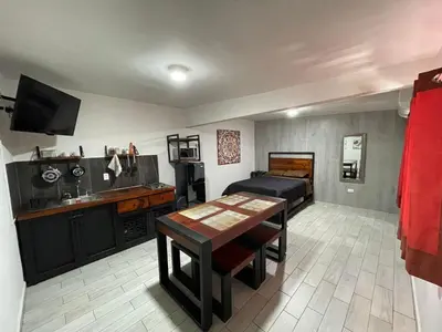 Una televisión o centro de entretenimiento en Loft centrito
