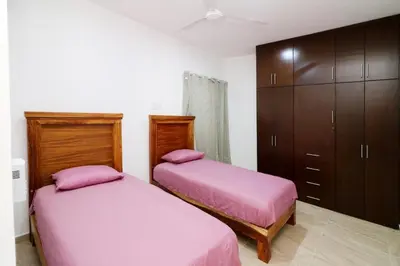 Cama o camas de una habitación en Apartamento familiar a pasos de la playa