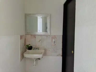 Un baño de Alojamiento a pocas calles de la playa