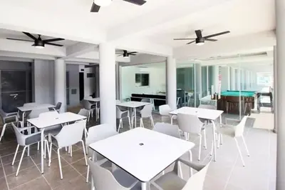 Una televisión o centro de entretenimiento en Coto Mareta #2 Brisa Azul Alberca 1 Min Playa
