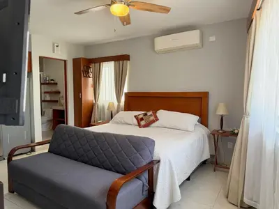 Cama o camas de una habitación en Apartamento familiar a pocas calles de la playa