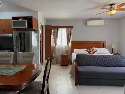 Cama o camas de una habitación en Apartamento familiar a pocas calles de la playa