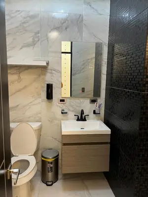 Un baño de Casa nueva y moderna en el corazón de la ciudad