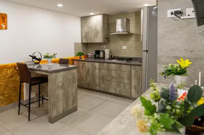 Una cocina o zona de cocina en Departamento Confort Colinas