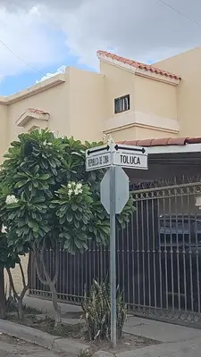 Plano de Private, centrally located, spacious and comfortable residence