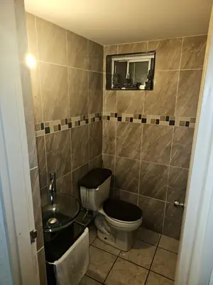 Un baño de Private, centrally located, spacious and comfortable residence