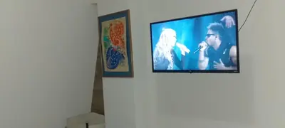 Una televisión o centro de entretenimiento en Tesoro Palmas Resort