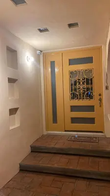 Plano de Casa al Norte bien ubicada, portón control remoto