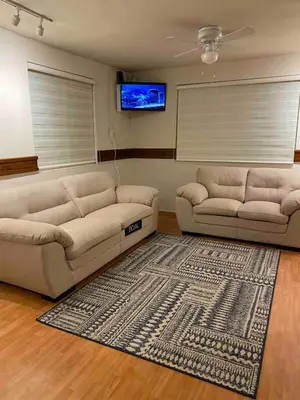 Zona de estar de Casa al Norte bien ubicada, portón control remoto