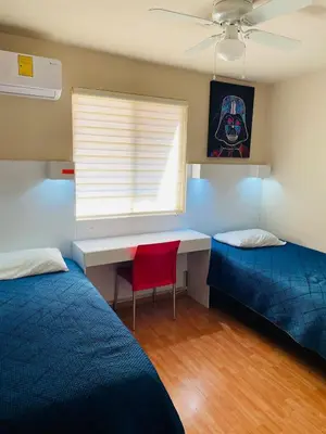 Cama o camas de una habitación en Casa al Norte bien ubicada, portón control remoto