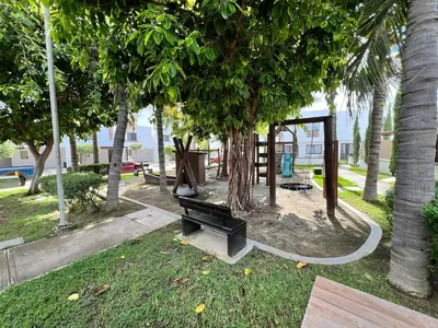 Jardín al aire libre en Pacific Nest House Steps from the beach