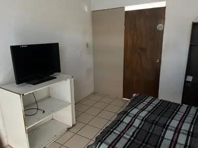Una televisión o centro de entretenimiento en La casa del buen paso