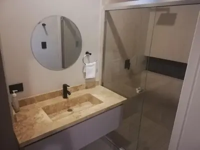 Un baño de A beautiful apartment, in the heart of the golden zone!