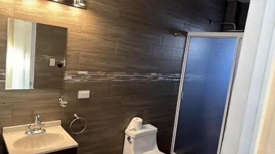 Un baño de Furnished apartment 10 minutes from the consulate