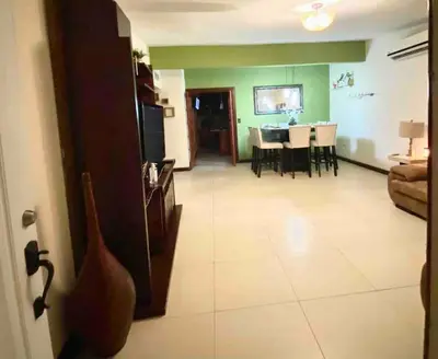 Una televisión o centro de entretenimiento en Casa Futuro
