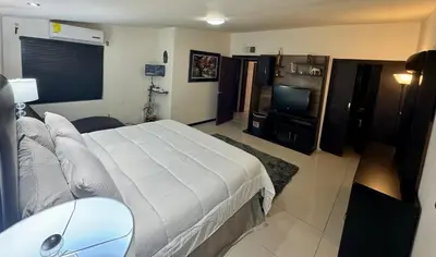 Una televisión o centro de entretenimiento en Casa Futuro