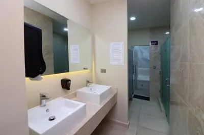 Un baño de Beautiful and New Bahía Serena Condominium