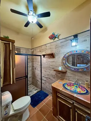 Un baño de Pez Vela Suite - Right in the Center and Beach