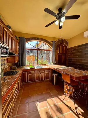 Una cocina o zona de cocina en Guaju Suite - Stay Close to the Sea & Town