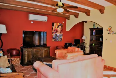 Una televisión o centro de entretenimiento en Casa Mar de Cortez