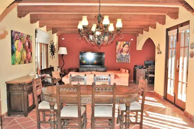 Una televisión o centro de entretenimiento en Casa Mar de Cortez