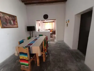 Una televisión o centro de entretenimiento en Casa Serenata Parras