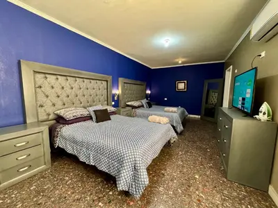 Una televisión o centro de entretenimiento en Suite 2 del centro de Cuauhtemoc, Chihuahua, sin cocina
