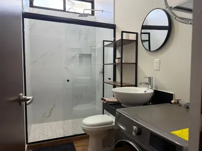 Un baño de Depa A unas calles de la Playa y Zona Dorada ByGPS