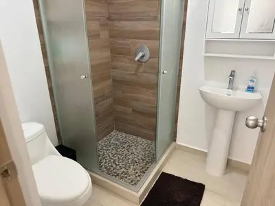 Un baño de Bonito Depa Cerca de la Playa