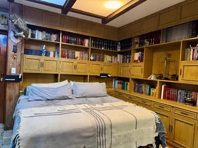 Biblioteca en el apartamento