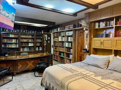 Biblioteca en el apartamento