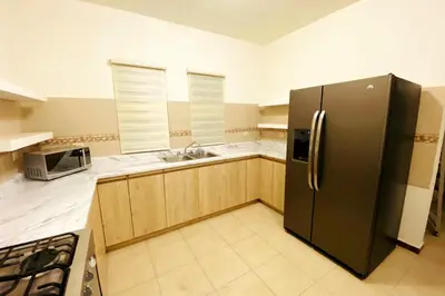 Una cocina o zona de cocina en Casa Moderna al Norte, Vista Panorámica, Super Bien ubicada