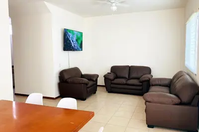 Zona de estar de Casa Moderna al Norte, Vista Panorámica, Super Bien ubicada
