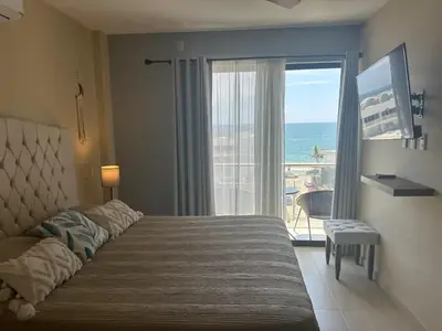 Plano de Ocean view 1 block from the malecon beach