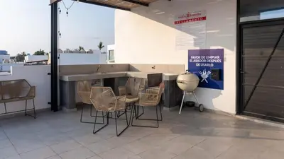 Plano de Cozy apartment just two blocks from the beach