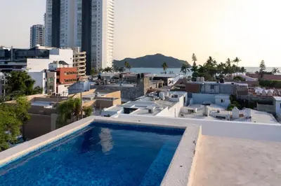 Plano de Cozy apartment just two blocks from the beach