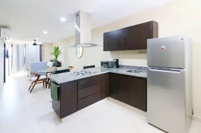 Plano de Beautiful apartment just 1 block from the beach