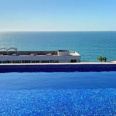 Beautiful apartment just 1 block from the beach