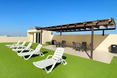 Plano de Beautiful apartment 1 block from the beach