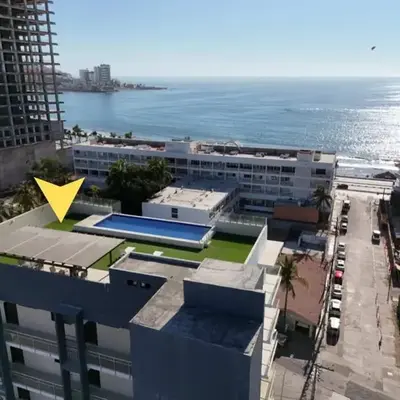 Beautiful apartment 1 block from the beach