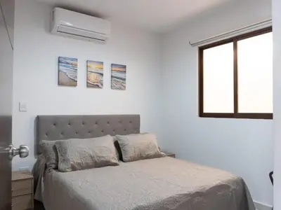 Plano de Beautiful apartment 1 block from the sea