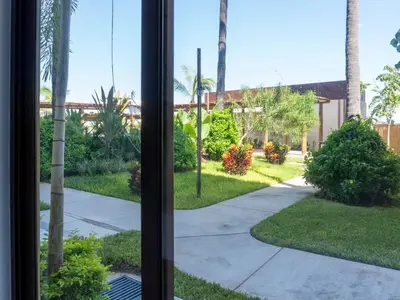 Plano de Beautiful apartment 1 block from the sea