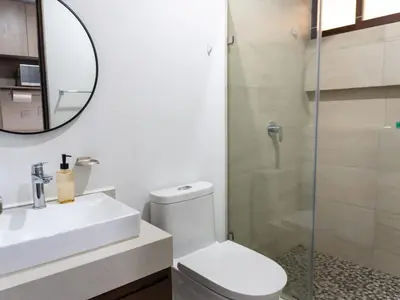 Plano de Beautiful apartment 1 block from the sea