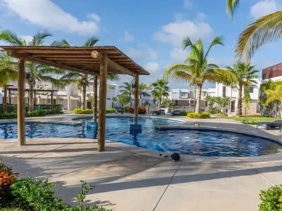 Plano de Home with Pool 3 Minutes away from the beach