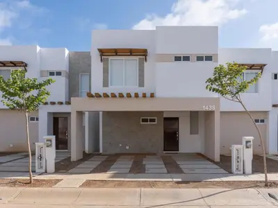 Plano de Home with Pool 3 Minutes away from the beach