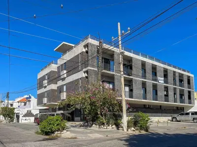 Plano de Lovely apartment with pool 4 blocks from the beach
