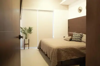 Plano de Lovely apartment with pool 4 blocks from the beach