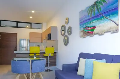 Plano de Lovely apartment with pool 4 blocks from the beach