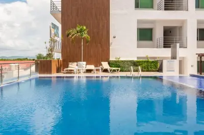 Plano de Spacious Apartment with Pool & BBQ Area