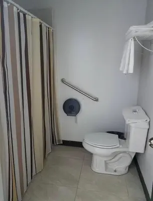 Un baño de Hotel Plaza Berrendo